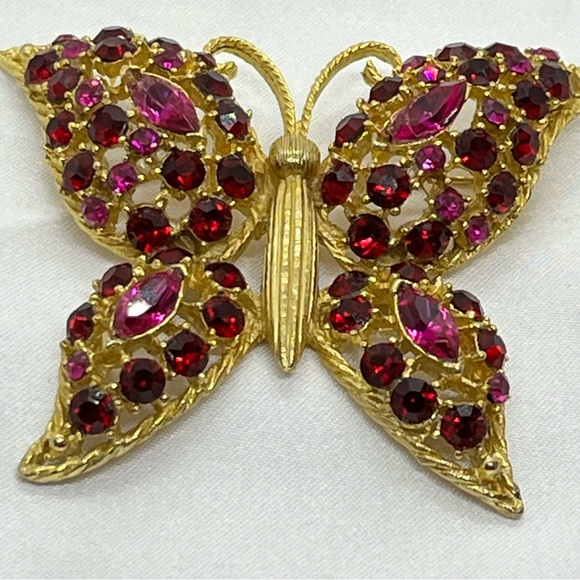 Large Gold Tone Fuchsia and Ruby Rhinestone Butterfly Brooch Pin VTG - Picture 10 of 10
